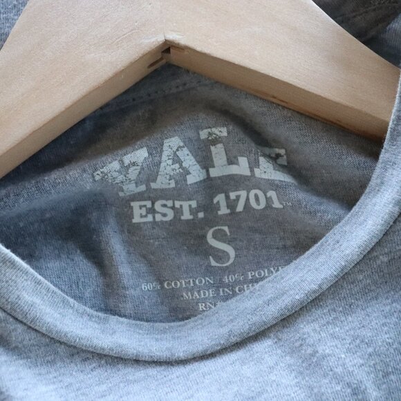 YALE * knotted t-shirt * Size Small * Gray * - Picture 8 of 8